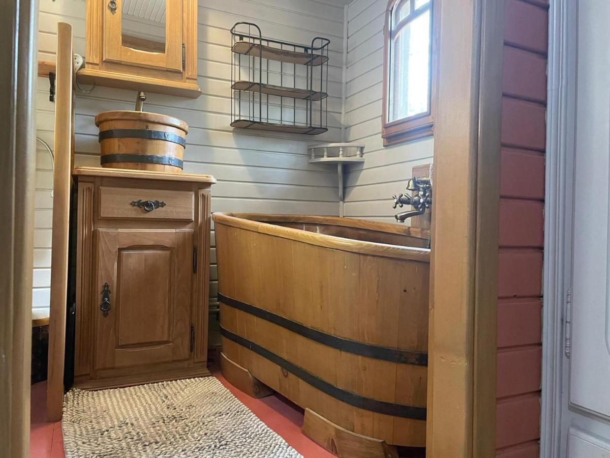 Гостевой дом Roulotte En Bois Sud France Le Soler Экстерьер фото
